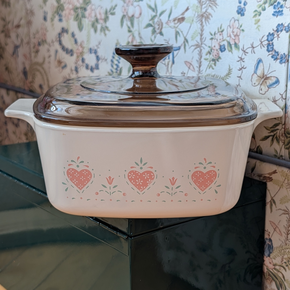 Vintage 1.5 L Forever Yours Covered Dish
